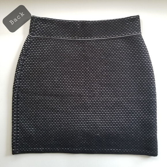 Theory Nilmee Textured Skirt - Picture 2 of 7